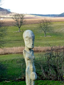 Weiter Blick in die Landschaft im Künstlergarten bei Jena.