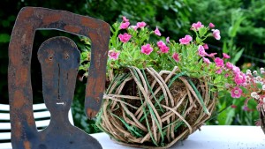 Schmückende Details sind der I-Punkt im schicken Garten.